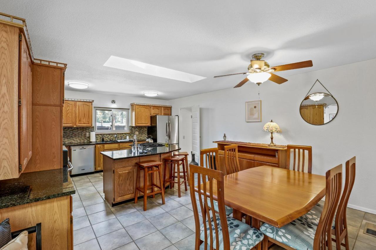 Captivating Continental Country Club Retreat With 4 Bdr And Spacious Deck! Flagstaff Esterno foto