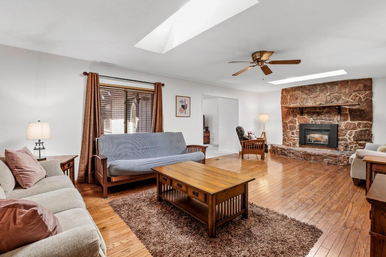 Captivating Continental Country Club Retreat With 4 Bdr And Spacious Deck! Flagstaff Esterno foto