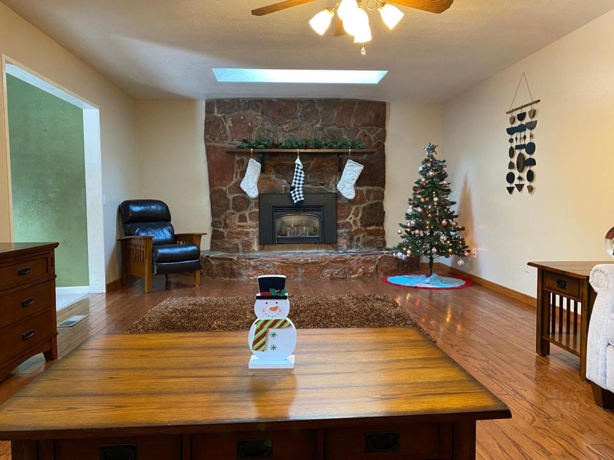Captivating Continental Country Club Retreat With 4 Bdr And Spacious Deck! Flagstaff Esterno foto